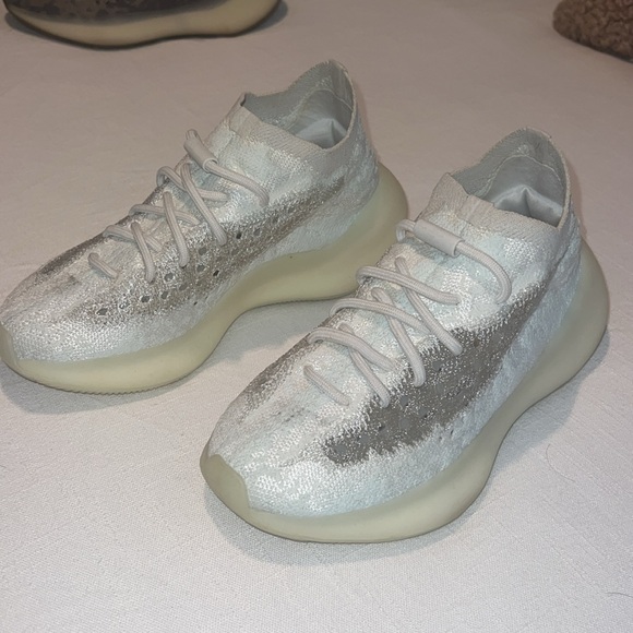 Yeezy - Picture 2 of 6